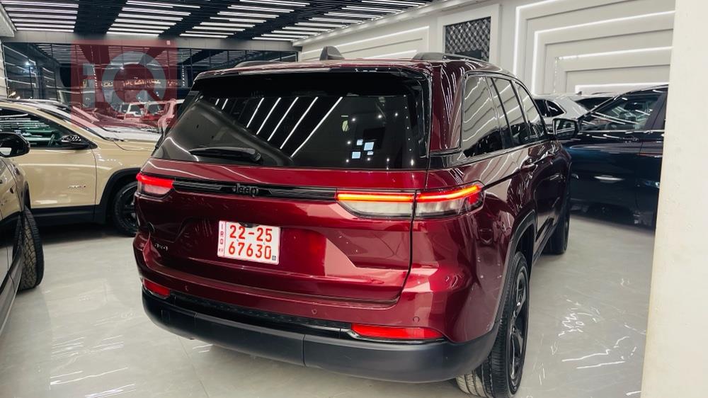 جیپ گراند شیرۆکی